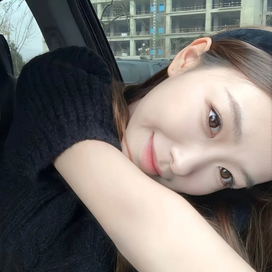 情薄似流云，红颜洽春风